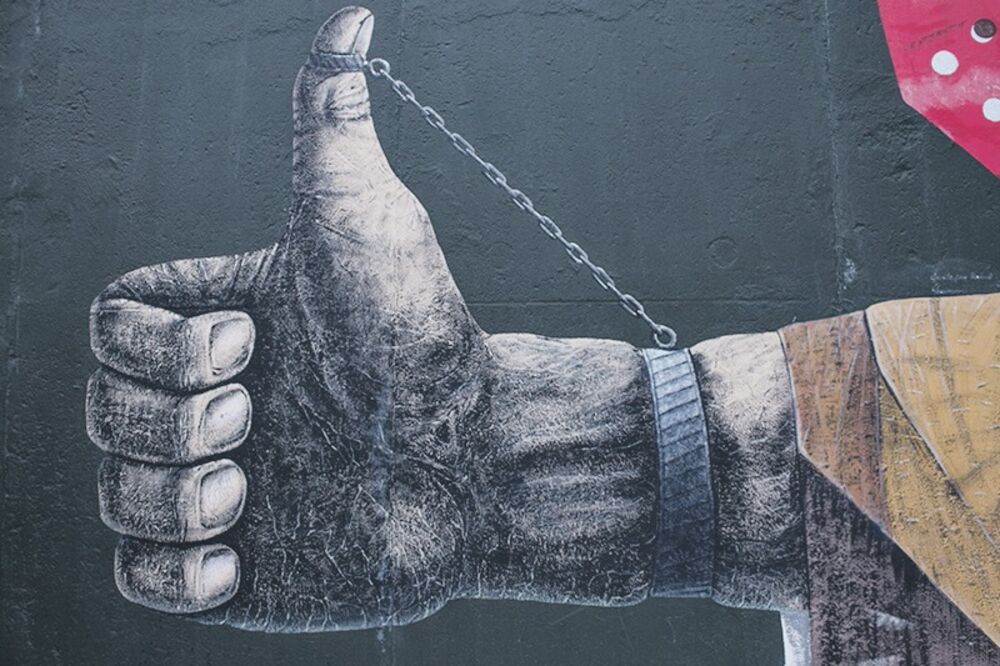 Detalj sa Berlinskog zida (Novine), Foto: Media.hecktictravels.com