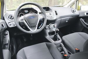 Ford povlači vozila jer se vrata sama otvaraju