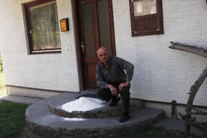 Srbija: Odborniku sa dijabetesom prosuli džak šećera ispred kuće
