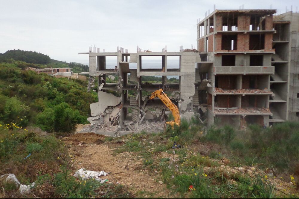 Ulcinj rušenje Pinješ, Foto: Samir Adrović