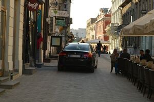 Novi Sad: Automobilom kroz pješačku zonu, građani sklanjali djecu
