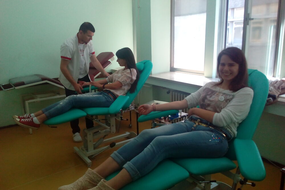 davanje rkvi, Elektro škola, Foto: Zavod za transfuziju krvi Crne Gore