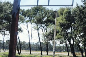 Polomljen mobilijar na poligonu na Zlatici