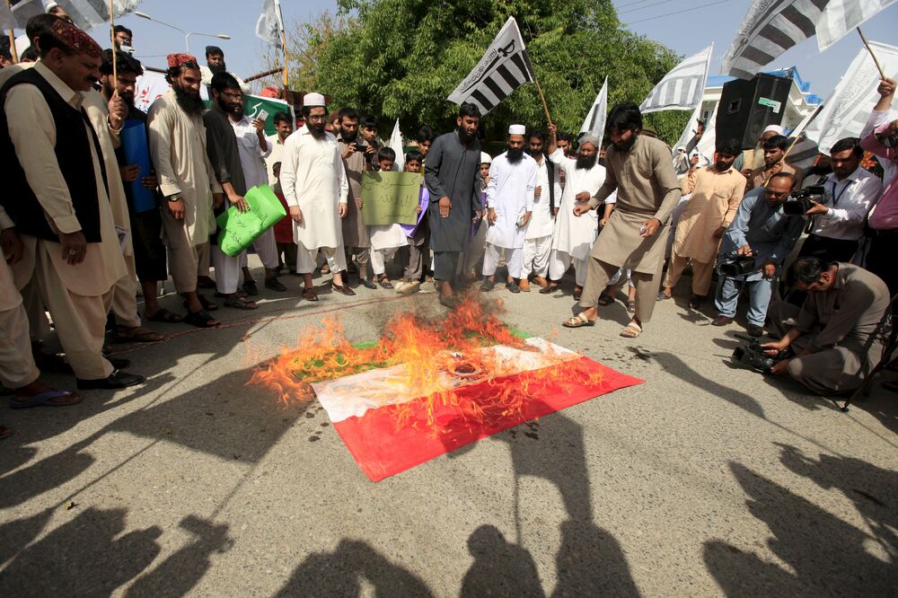 Kašmir, Indija, paljenje zastave, Foto: Reuters