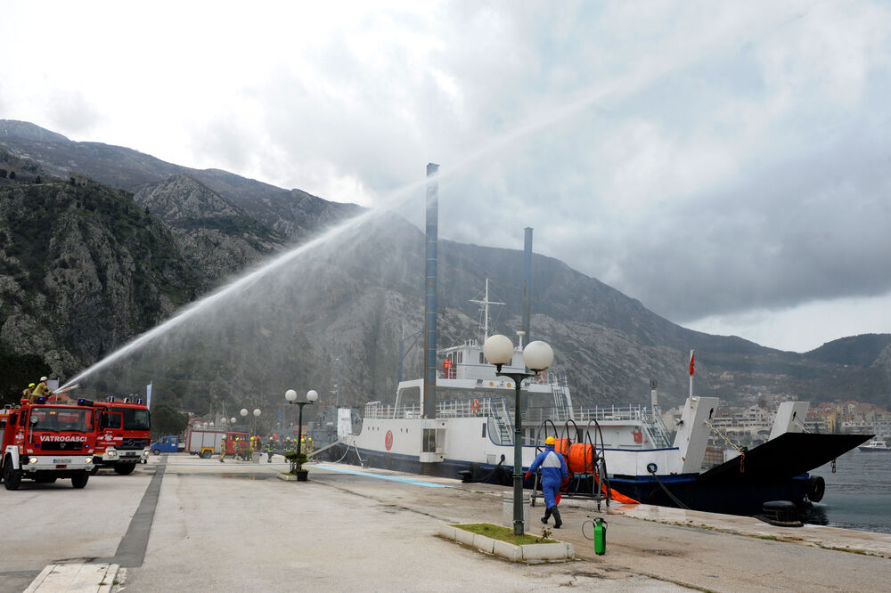 Kotorska luka, vježba, Foto: Savo Prelević