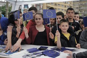 Kosovo propada! I šta sad?