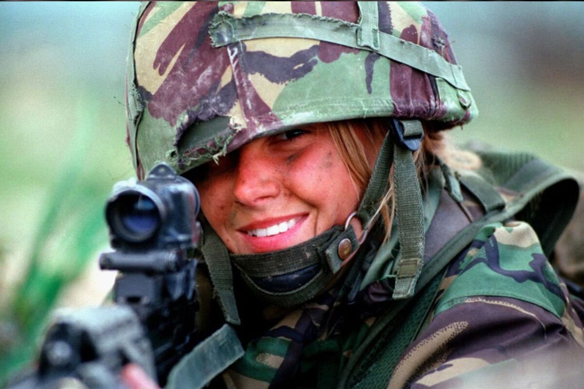 Видеть себя в военной форме. Девушки военные. Фотосессия в военной форме. Женщины в военной форме. Красивые девушки военные.