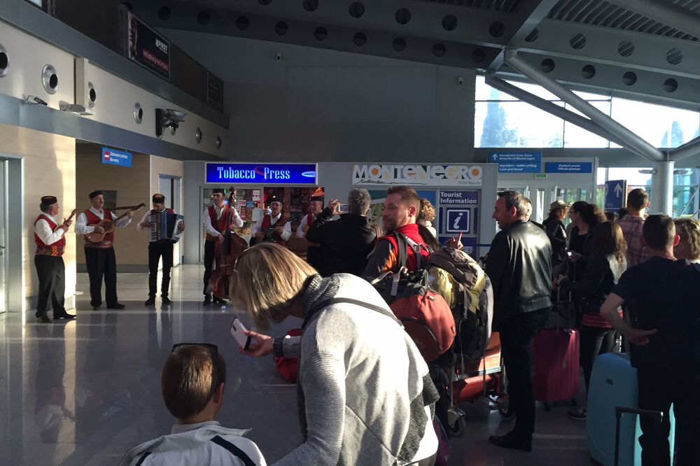 Lion turisti, Foto: Montenegro Airlines