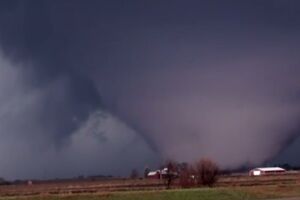 Tornado razorio djelove Amerike (video)
