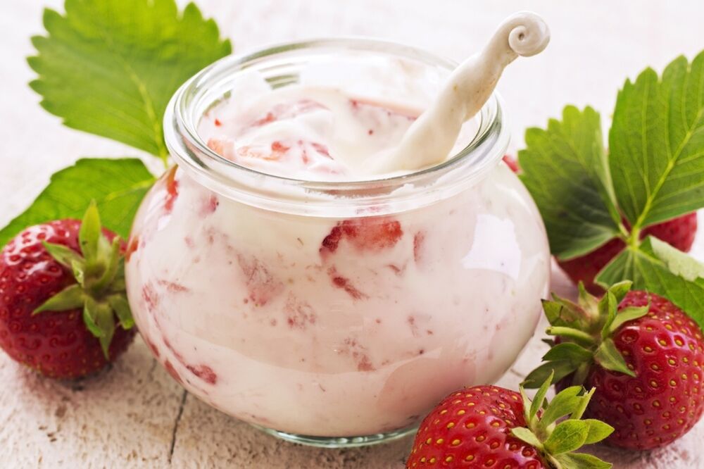 Jagode sa jogurtom i čokoladom, Foto: Shutterstock
