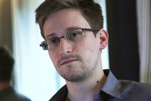 Snouden: NSA "drži pištolj" nad glavom svakog stanovnika SAD