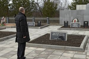 Putin: Neće uspjeti oni koji nastoje da izmijene istoriju