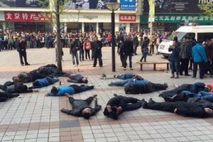 Taksisti grupno ispili pesticid u znak protesta