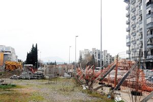 Stanari u Bloku 35-36 nezadovoljni: Parking izgubili zbog Radovića