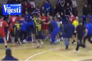 Video: Pogledajte tuču sa rukometne utakmice Mojkovac - Budvanska...