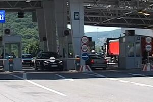 Oduzeli video-kamere, purpjene i silikone