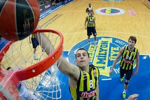 Nemanja Bjelica najbolji igrač Evrolige u martu (video)