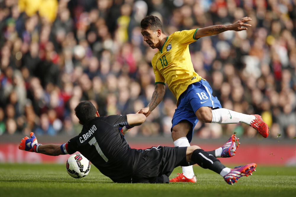 Roberto Firmino Klaudio Bravo, Foto: Reuters