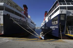 Grci prodaju Kinezima luku Pirej