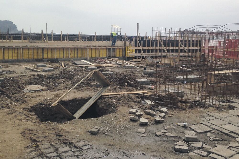 bazen, gradilište, Budva, Foto: Vuk Lajović