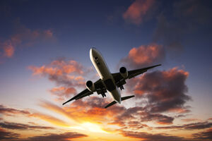 Boing 737 sletio samo sa jednim motorom