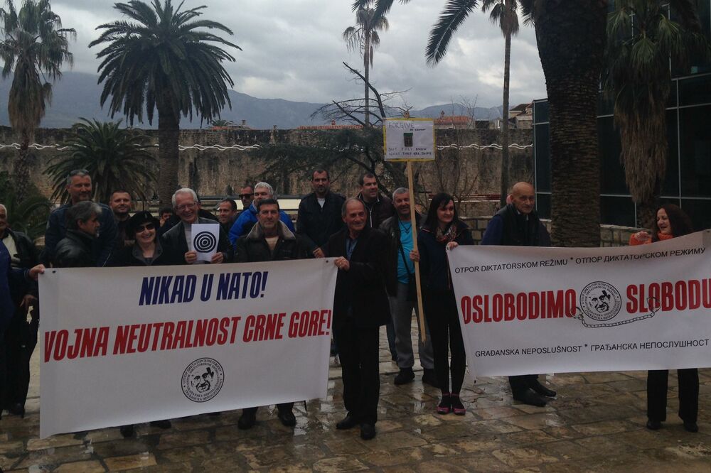 Budva NATO protest, Foto: Vuk Lajović