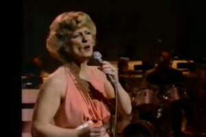 Preminula kantautorka Džeki Trent