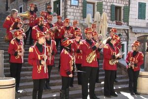 Herceg Novi: Gradska muzika svirala gradom