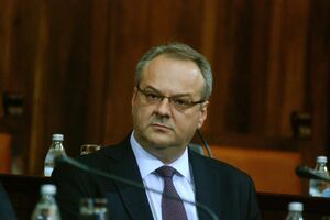 Ministar privrede Srbije: Čekajte rasprodaju za jeftina službena...