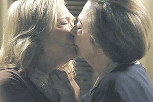 Glumice &bdquo;srušile&rdquo; Twitter slikom na kojoj se ljube