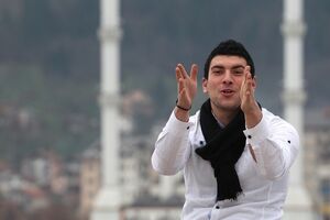 Mladić traži oca, vojnika koji mu je silovao majku