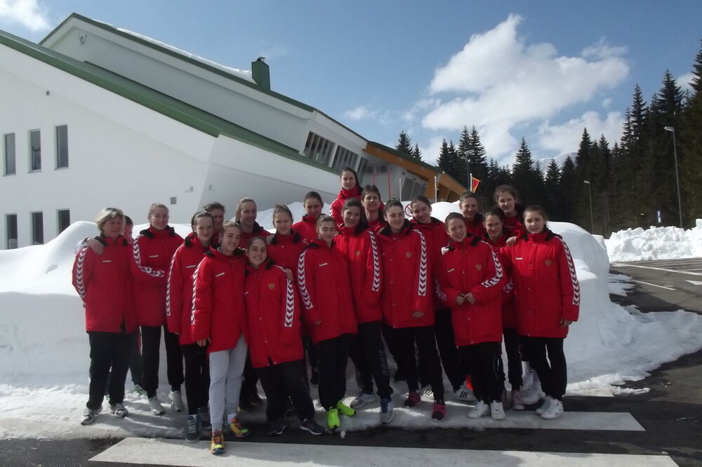 Ženska kadetska rukometna reprezentacija, Foto: Obrad Pješivac