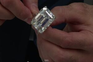 U Dubaiju izložen stokaratni dijamant