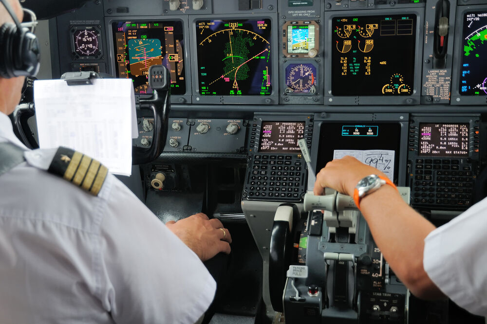 Avion, kokpit, Foto: Shutterstock