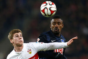 Kaluu prijeti kazna zbog razbijanja Berlinskog zida