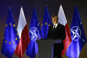 Poljski ministar ne razlikuje mikrofon i lampu