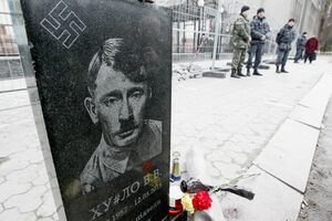 Putin na "spomeniku" prikazan kao Hitler