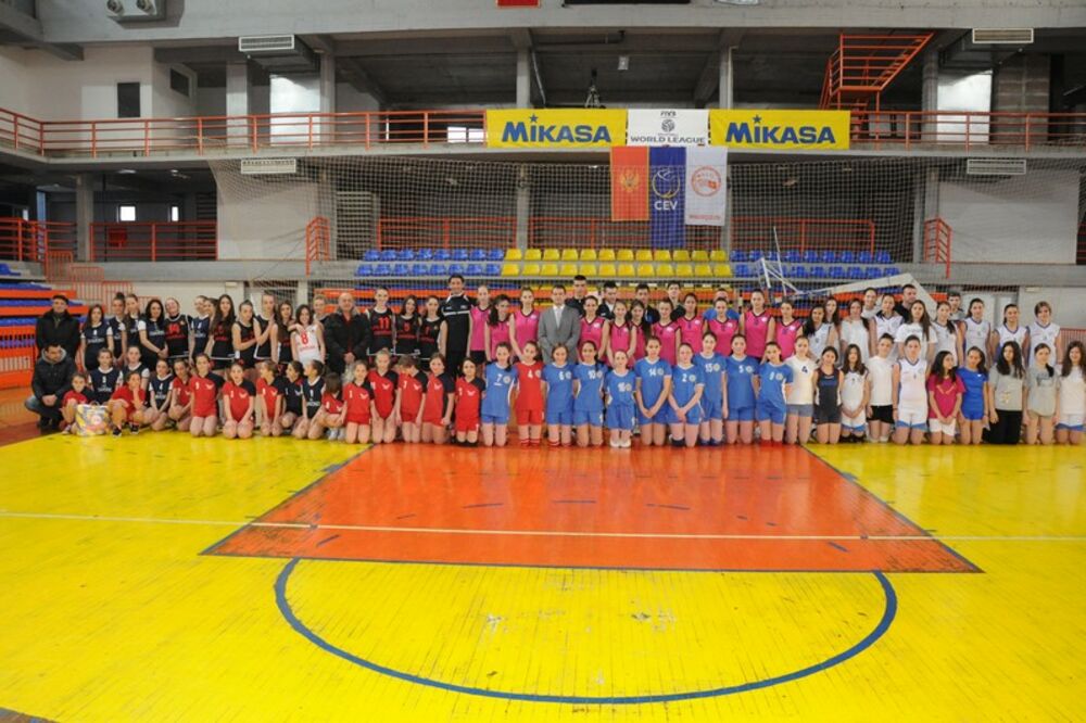 Podjela lopti, OSCG, Foto: Odbojkaški savez Crne Gore