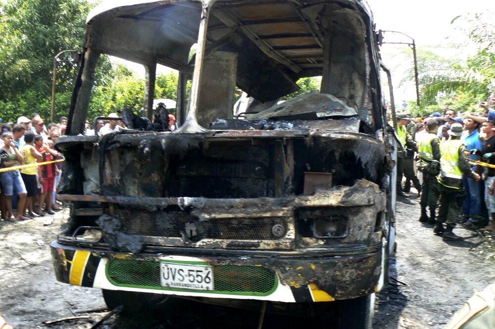 Zapaljen  autobus, Kolumbija, Foto: Reuters