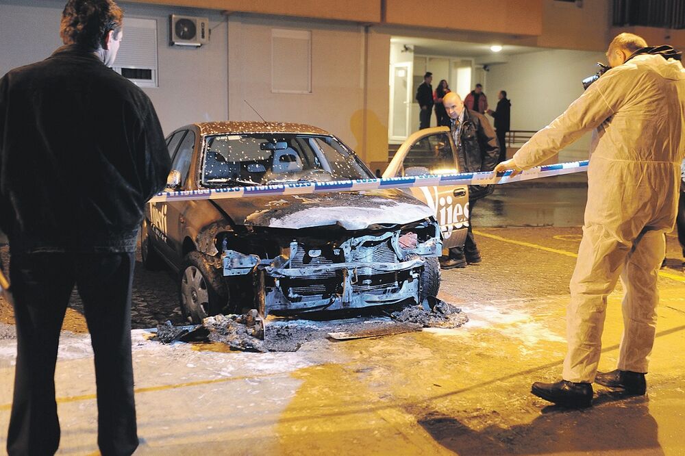 zapaljeno auto Vijesti, Foto: Arhiva "Vijesti"