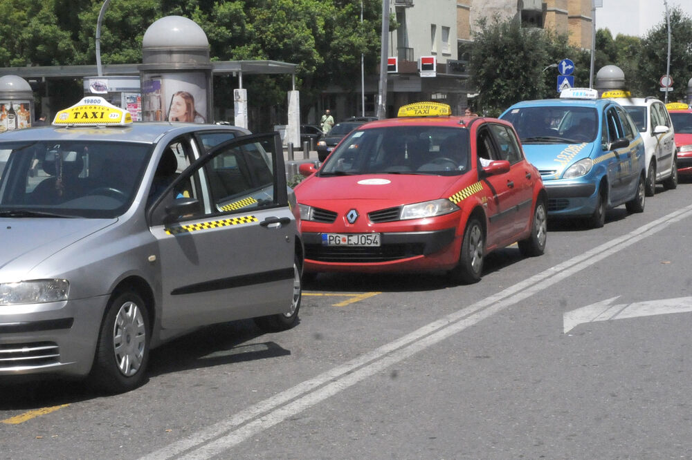 taksi, Podgorica, Foto: Vesko Belojević