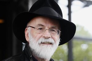 Preminuo legendarni Teri Pračet