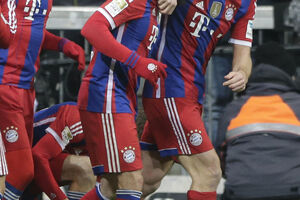 Bajern bez Riberija, Robena i Alonsa na gostovanju Verderu