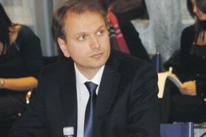 Perić: Kadriranje po partijskom ključu je problem crnogorskog...