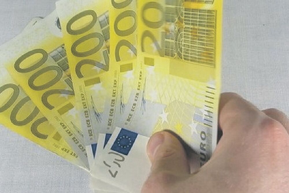 200 eura, Foto: Shutterstock.com
