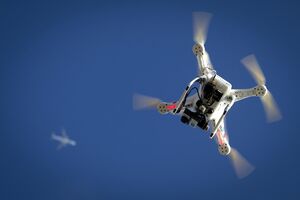 Novinaru kazna od 1.000 eura zbog drona nad Parizom
