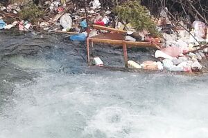 Kolašinci nemarni: Rijeka u centru puna smeća