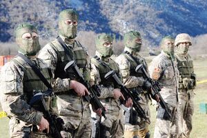 Zaposleni u VCG i odbrani bez novca