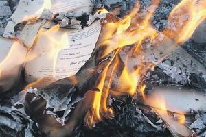 ID poharala biblioteku, spaljeno 100 hiljada knjiga
