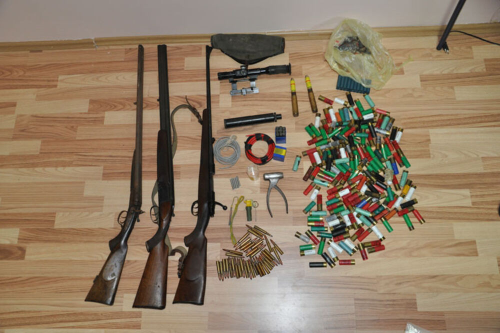 zaplijenjeno oružje, Risan, Foto: Uprava policije